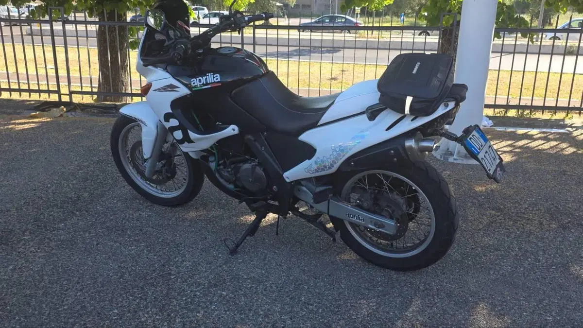 Aprilia Pegaso 650 IE (2001 - 02)  (2)