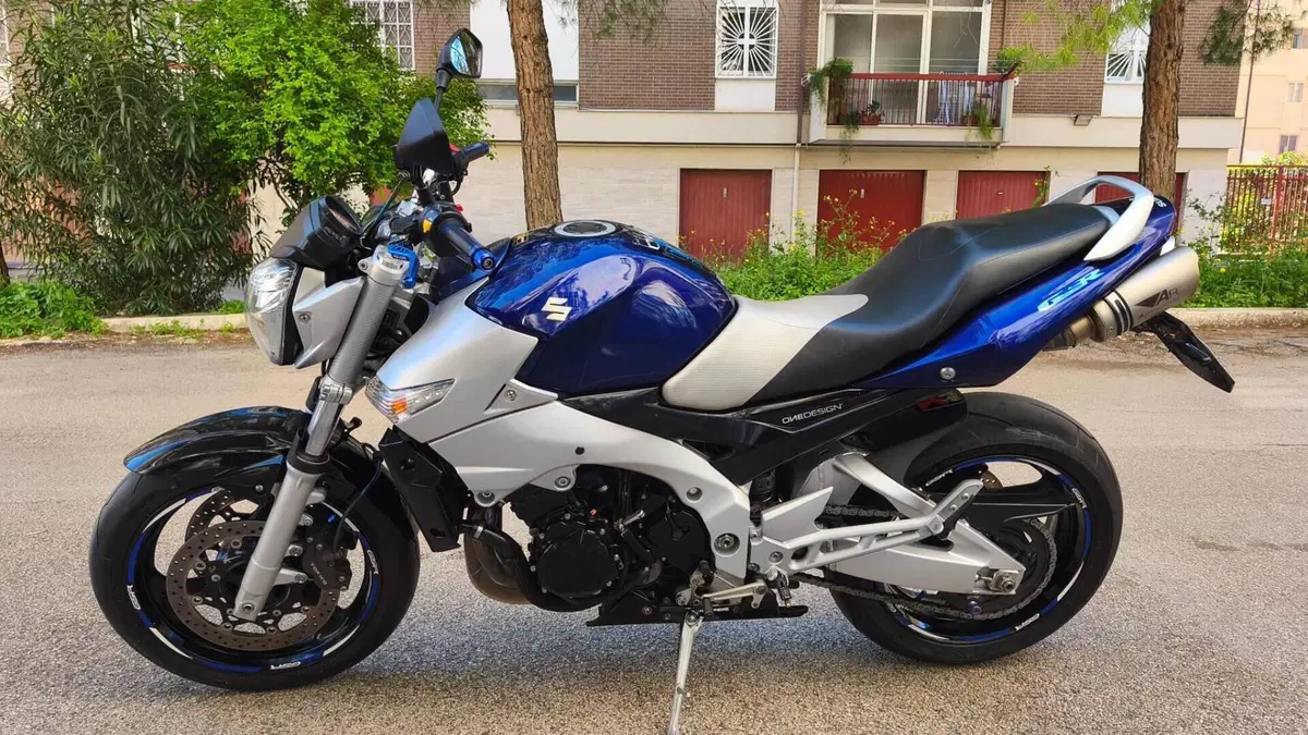 Suzuki GSR 600 (2006 - 11)  (2)