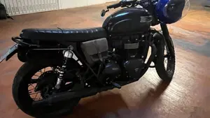 Triumph Bonneville T100 Black (2017 - 20)  (2)