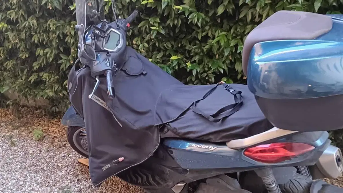 Piaggio Beverly 300 Hpe (2021)  (2)