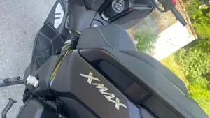 Yamaha X-Max 300 Tech Max (2021 - 24)  (2)