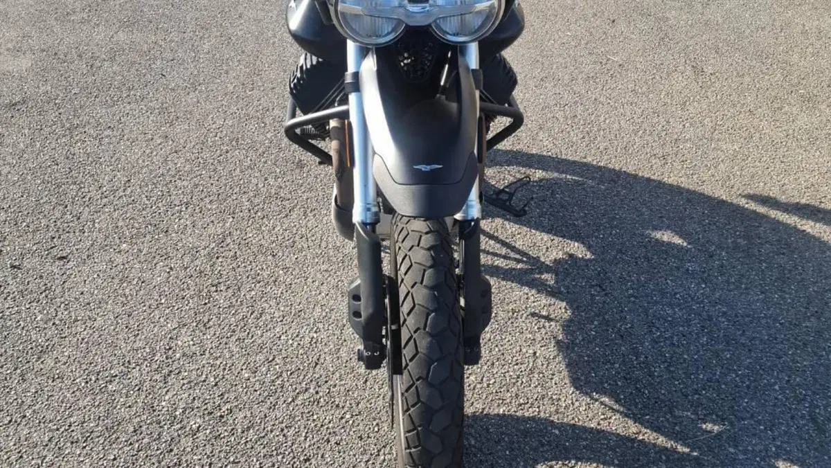 Moto Guzzi V85 TT (2021 - 23)  (4)