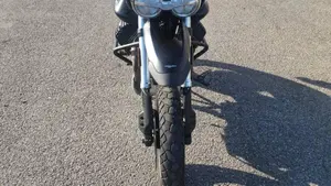 Moto Guzzi V85 TT (2021 - 23)  (4)