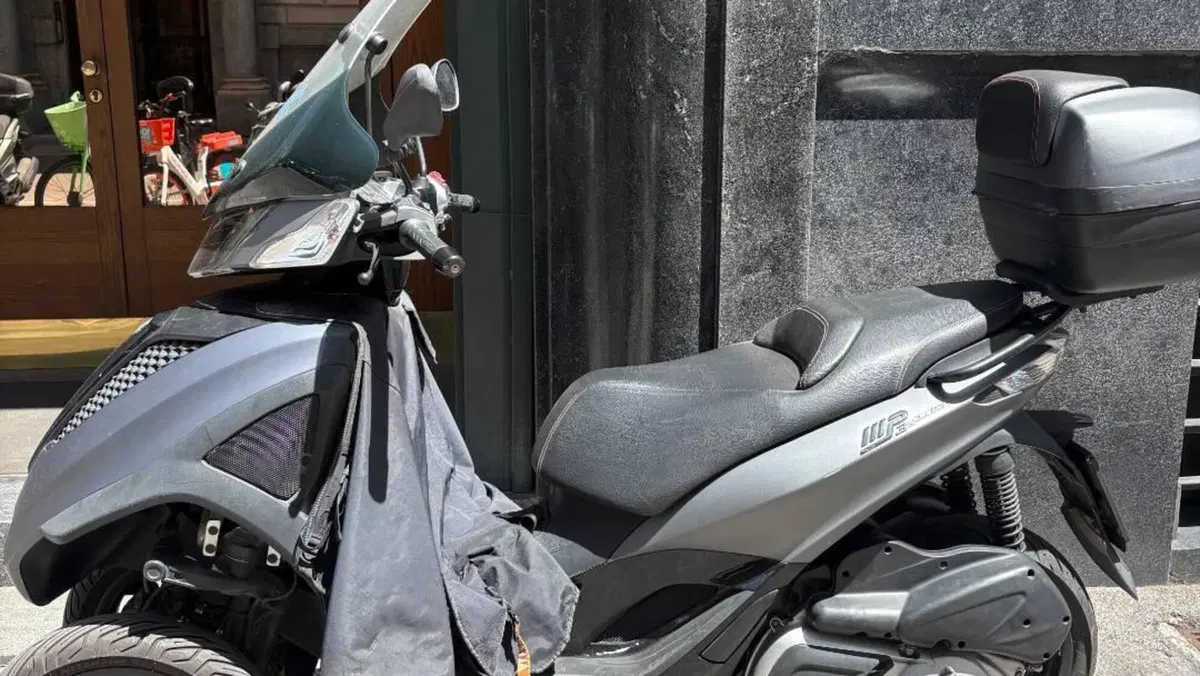 Piaggio Mp3 300 ie Yourban Sport ERL (2011 - 17)  (2)