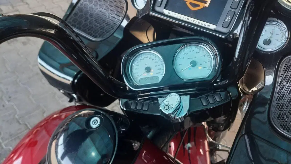 Harley-Davidson 107 Road Glide (2017) - FLTRX  (4)