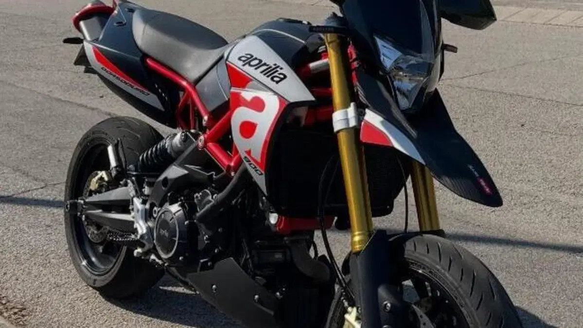 Aprilia Dorsoduro 900 (2017 - 20)  (2)