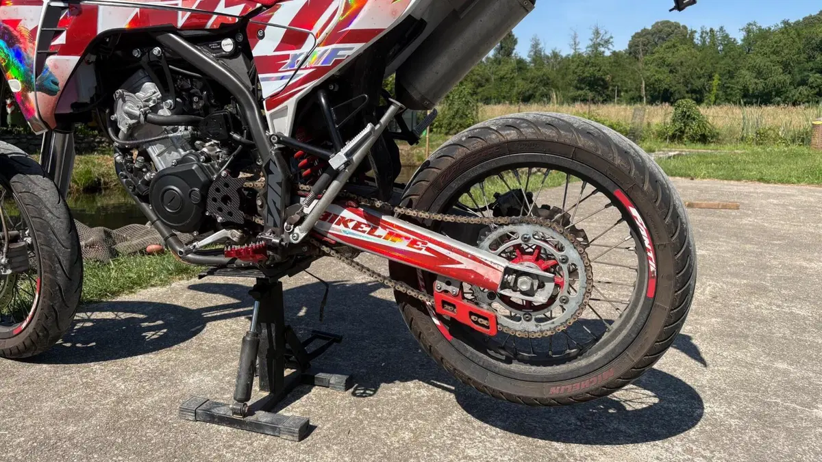 Fantic Motor XMF 125 Motard Performance 4T (2023 - 24)  (4)