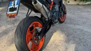 KTM 890 Duke R (2021)  (6)