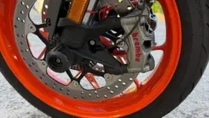 KTM 890 Duke R (2021)  (11)