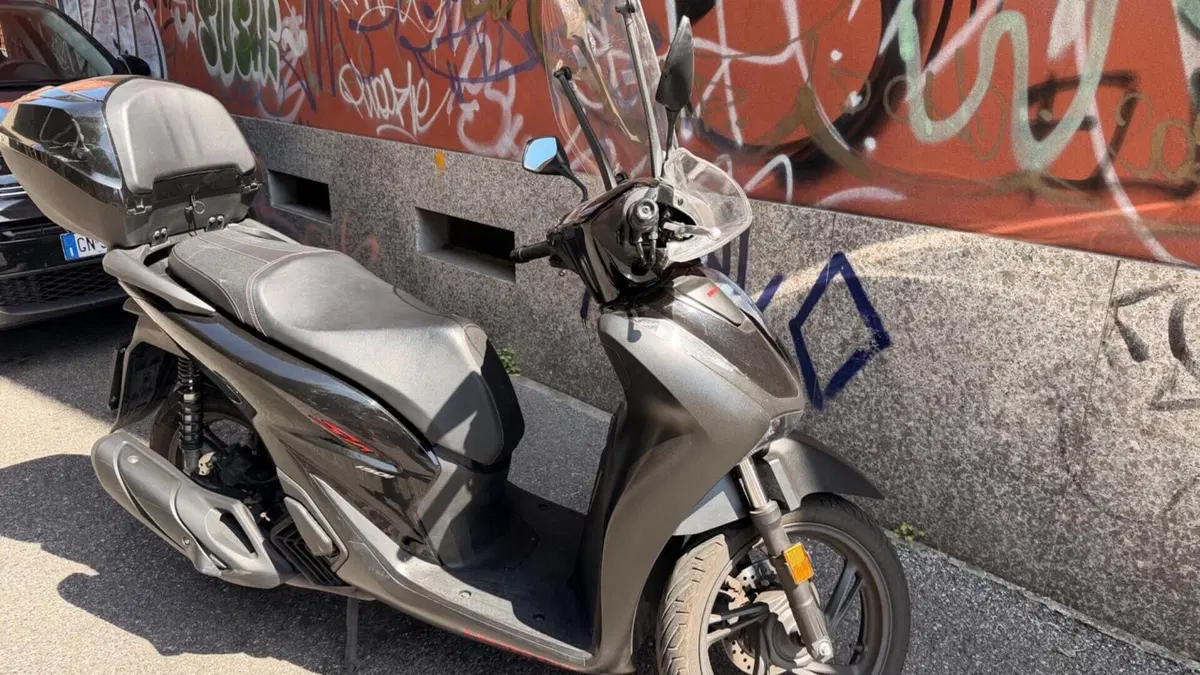 Honda SH 150i (2024 - 25)  (2)
