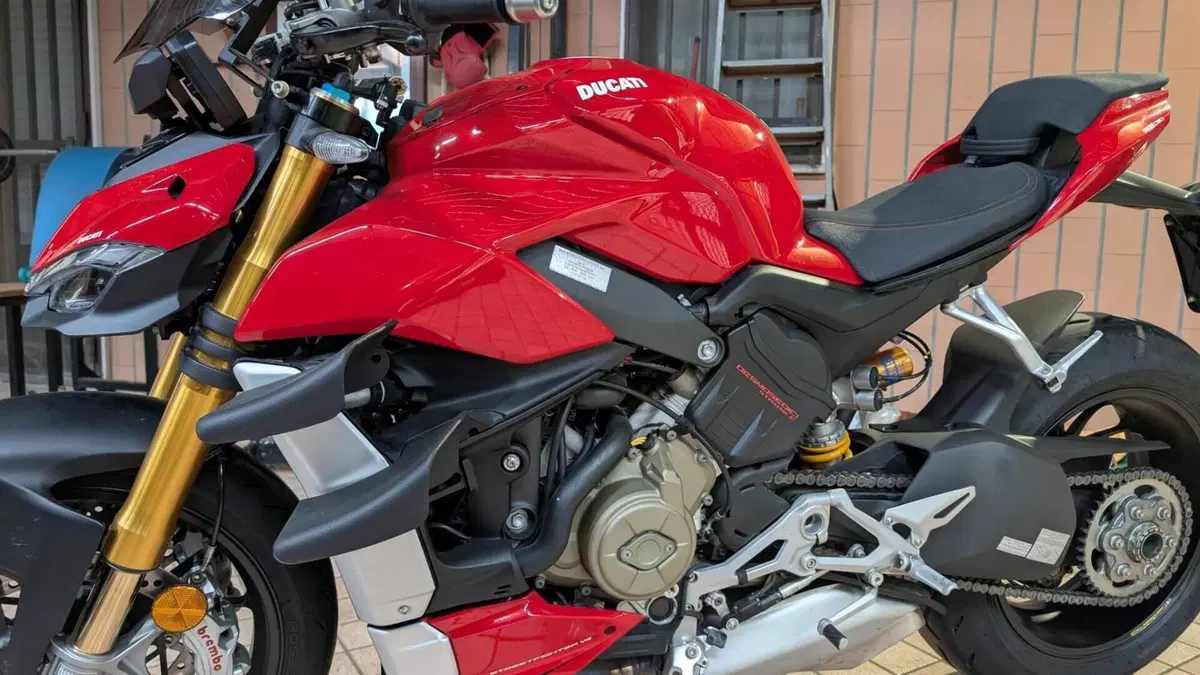 Ducati Streetfighter V4 1100 S (2021 - 22)  (2)