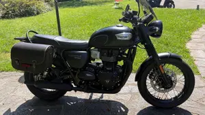Triumph Bonneville T100 Black (2017 - 20)  (5)