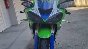 Kawasaki Ninja 1000 ZX-10R (2004 - 05)  (2)