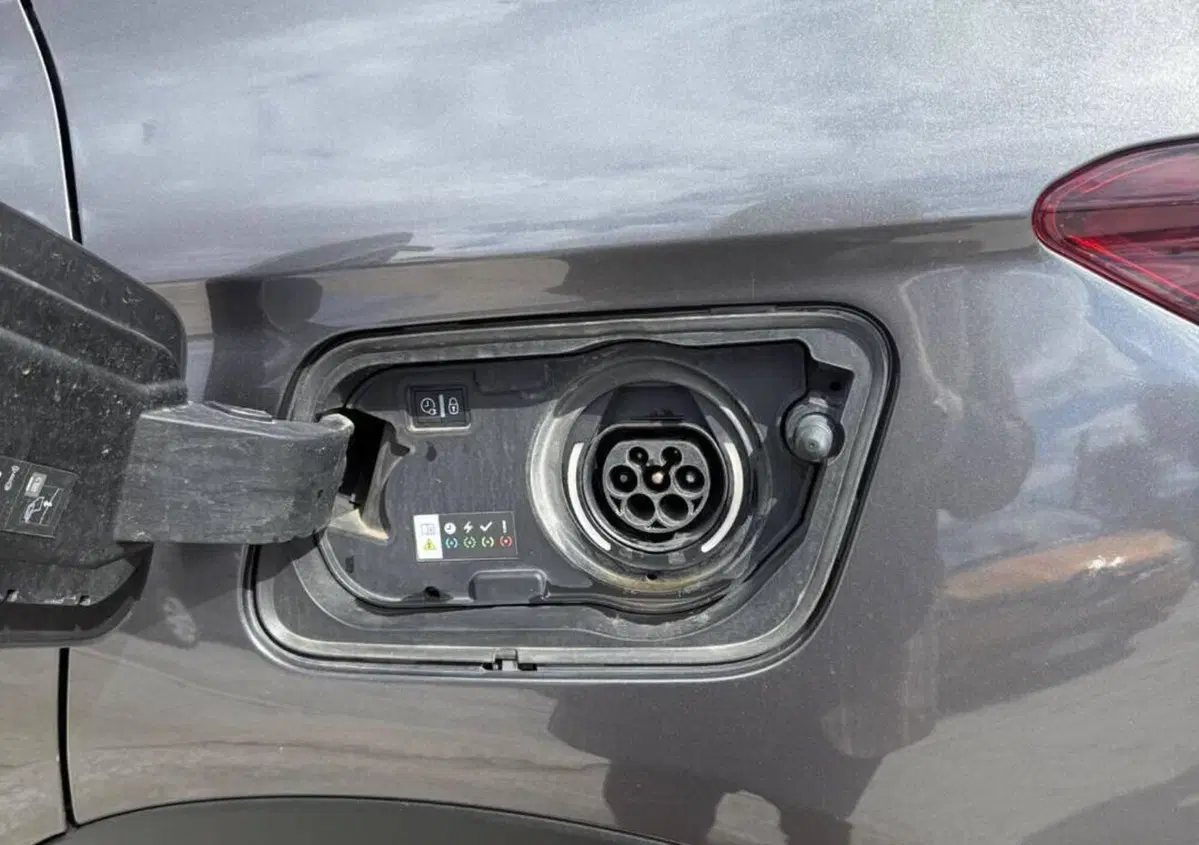 Opel Grandland X 1.6 Hybrid Plug-in aut. AWD Elegance (4)