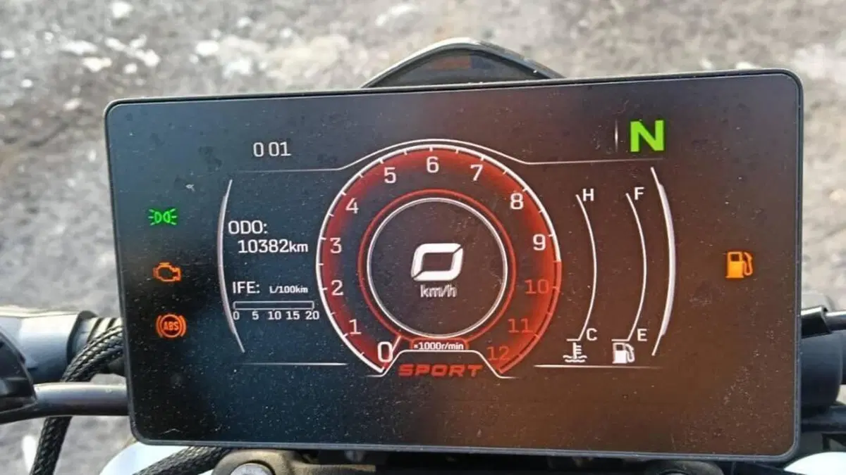 CFMOTO 300NK (2021 - 26)  (3)
