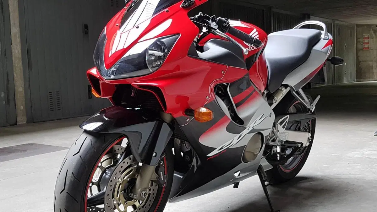 Honda CBR 600 F (2001 - 06)  (2)