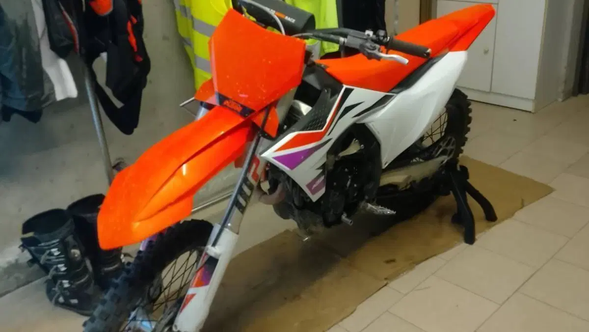 KTM 250 SX-F (2024)  (2)