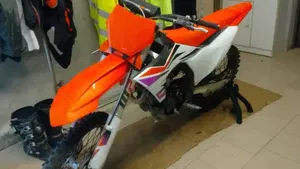 KTM 250 SX-F (2024)  (2)