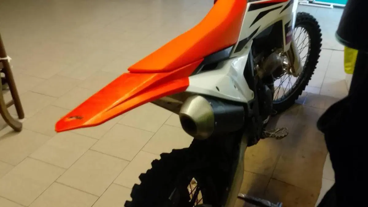 KTM 250 SX-F (2024)  (3)