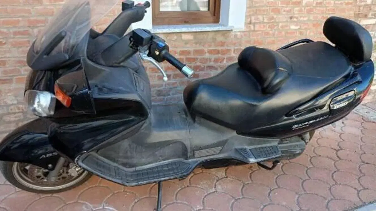 Suzuki Burgman AN 650 Executive (2004 - 06)  (2)