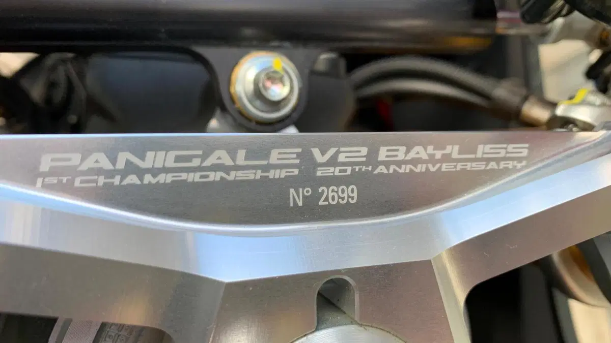 Ducati Panigale V2 Bayliss 1st Championship 20th Anniversary (2021 - 24)  (2)