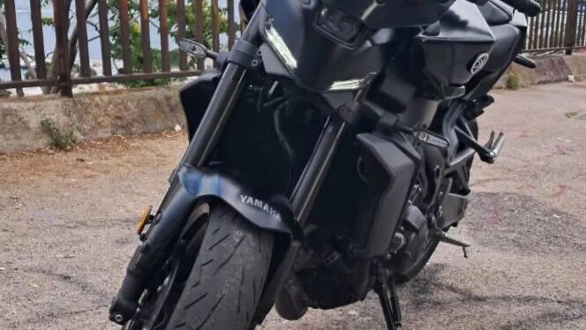 Yamaha MT-09 Y-AMT (2024 - 26)  (2)
