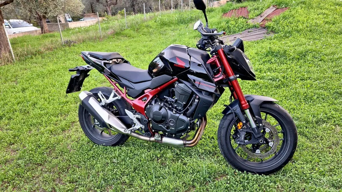 Honda CB 750 Hornet (2023 - 24)  (2)