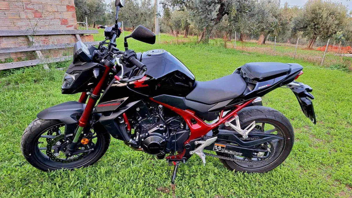 Honda CB 750 Hornet (2023 - 24)  (3)