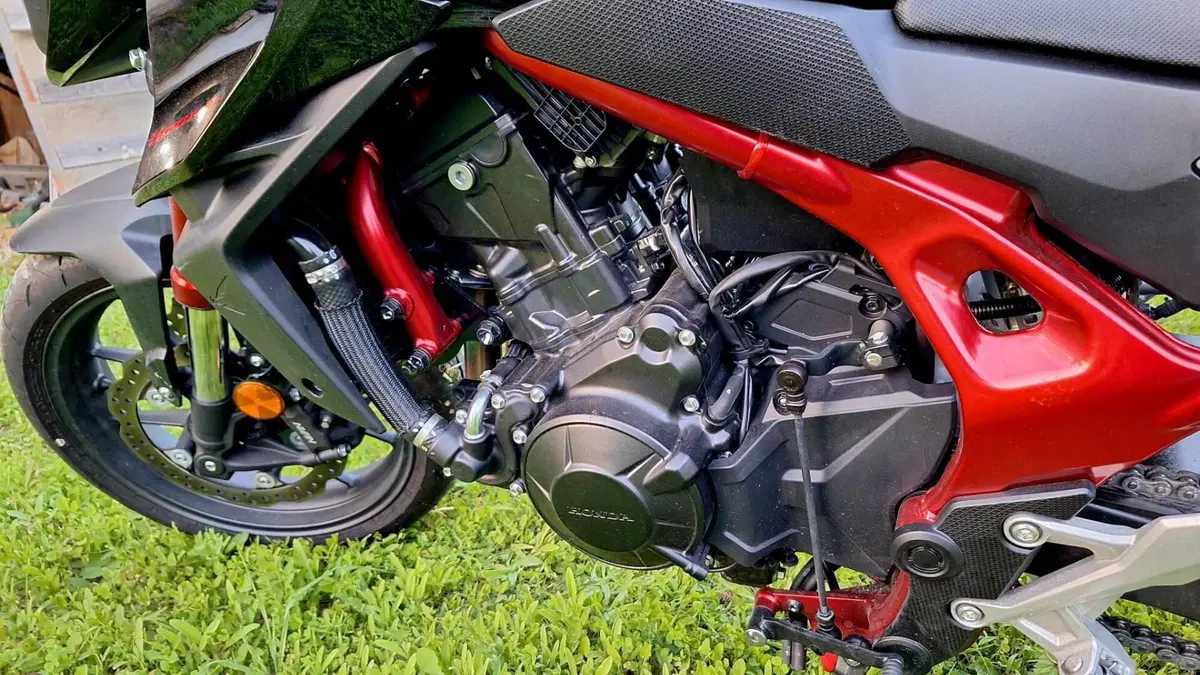 Honda CB 750 Hornet (2023 - 24)  (5)