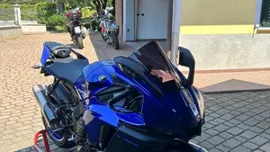 Yamaha YZF R1 (2020 - 25)  (2)