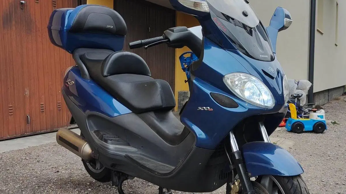 Piaggio X9 500 Evolution  (2)