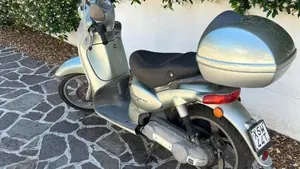 Aprilia Scarabeo 50 I.E Ditech (2001 - 04)  (4)