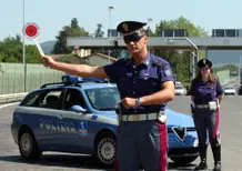 Controlli al casello A1, raffica di sanzioni: 13 patenti ritirate e 255 punti volati via