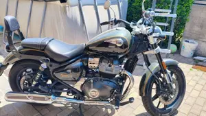 Royal Enfield Super Meteor 650 (2023 - 26)  (4)