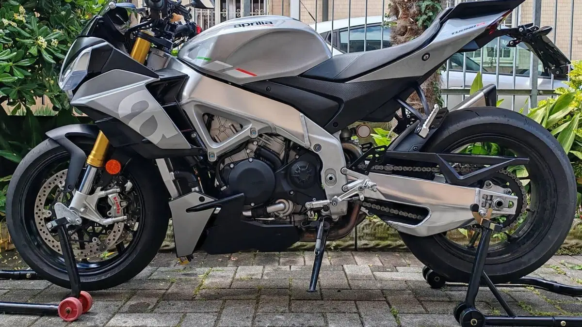 Aprilia Tuono V4 (2021 - 24)  (2)