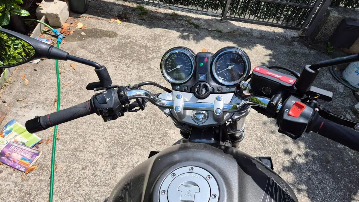 Honda Hornet 900  (4)