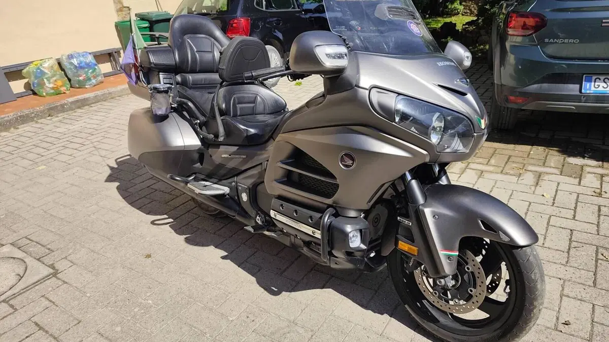 Honda GL 1800 F6C ABS (2014 - 16)  (2)