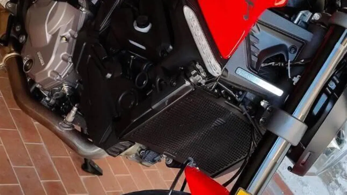 Ducati Monster 937 + (2021 - 25)  (4)