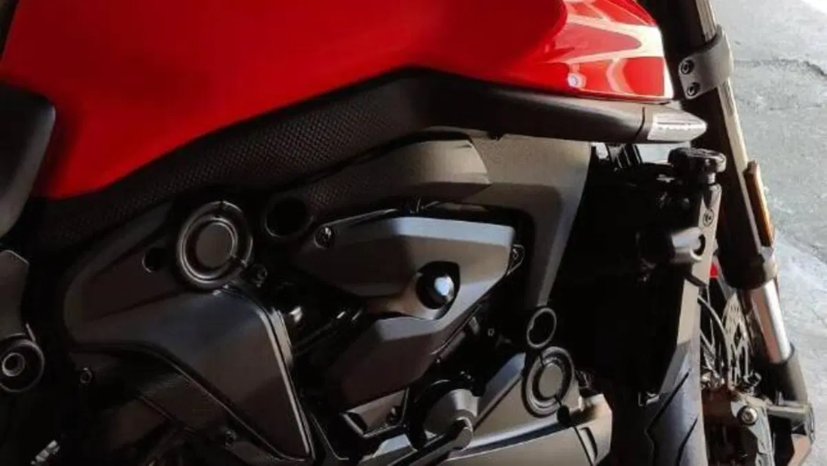 Ducati Monster 937 + (2021 - 25)  (5)