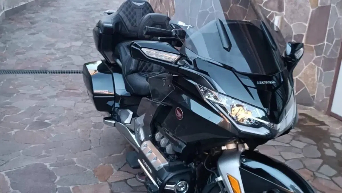 Honda GL 1800 Gold Wing Tour DCT (2021)  (8)