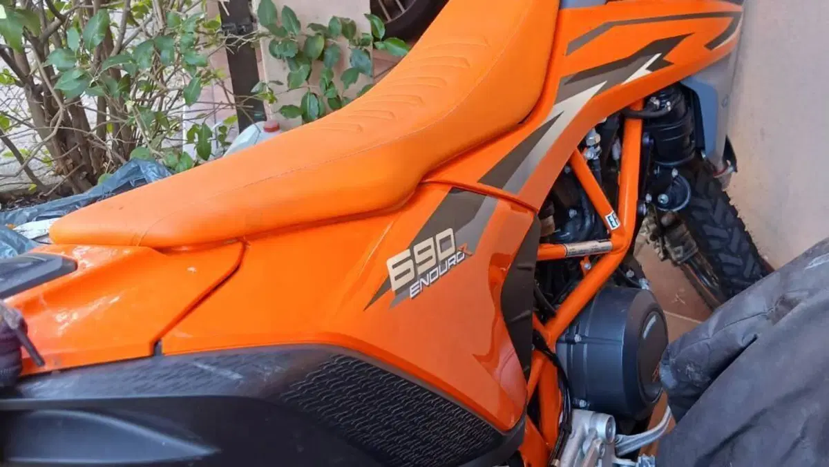 KTM 690 Enduro R (2022 - 25)  (3)