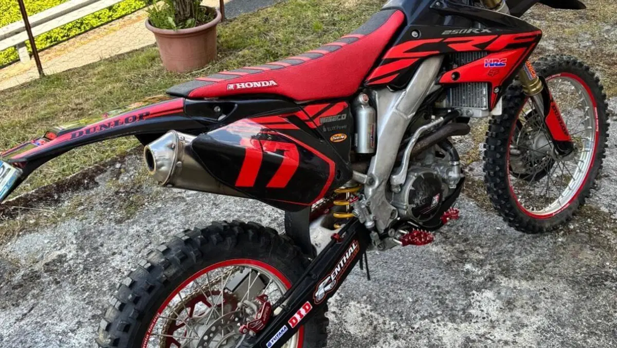 Honda CRF 250R (2005)  (3)