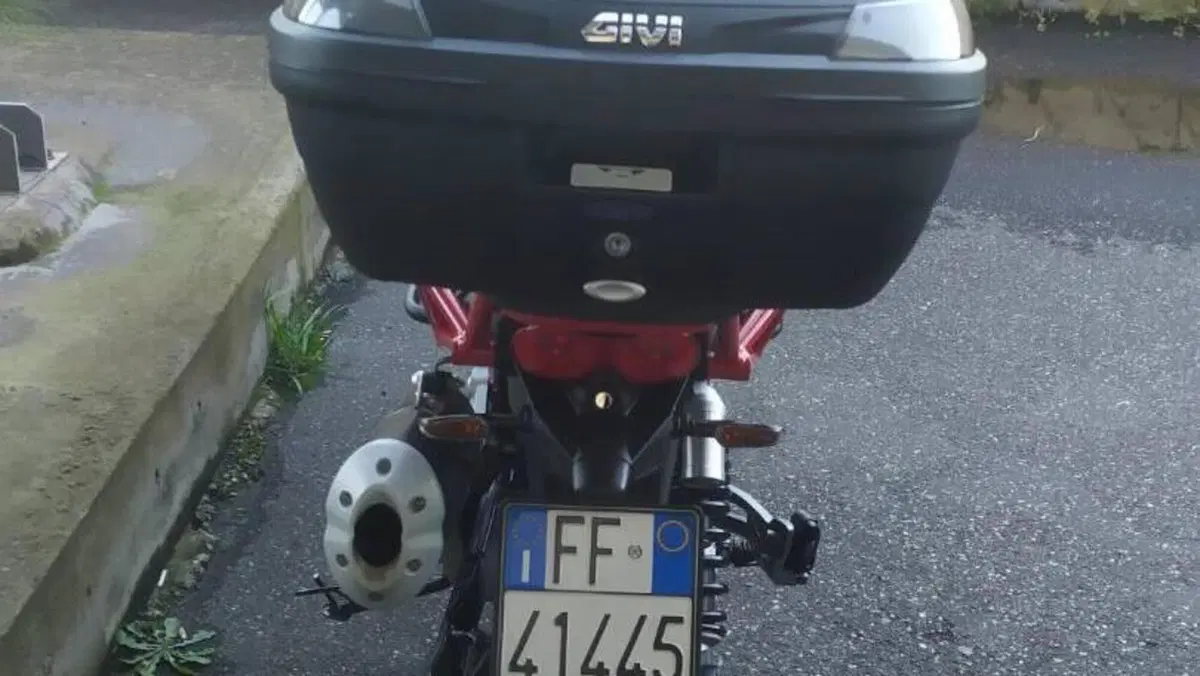 Moto Guzzi V85 TT Evocative Graphics (2021 - 23)  (5)
