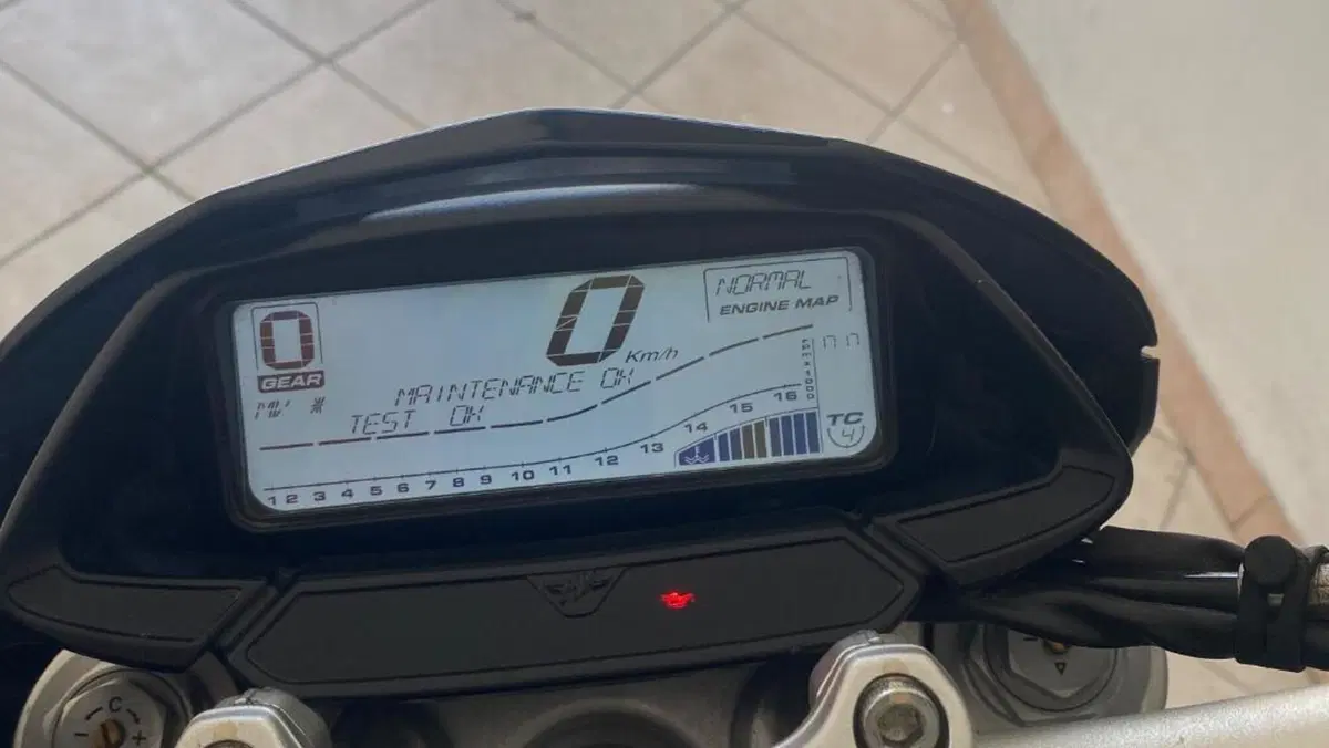 MV Agusta Rivale 800 EAS (2013 - 15)  (2)