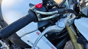 Suzuki GSR 750 (2010 - 15)  (3)