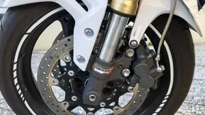 Suzuki GSR 750 (2010 - 15)  (5)