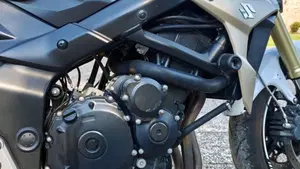 Suzuki GSR 750 (2010 - 15)  (9)