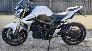 Suzuki GSR 750 (2010 - 15)  (2)
