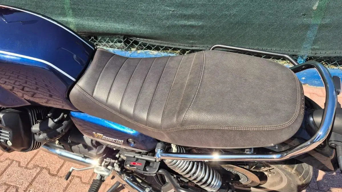 Moto Guzzi V7 Special (2021 - 24)  (2)