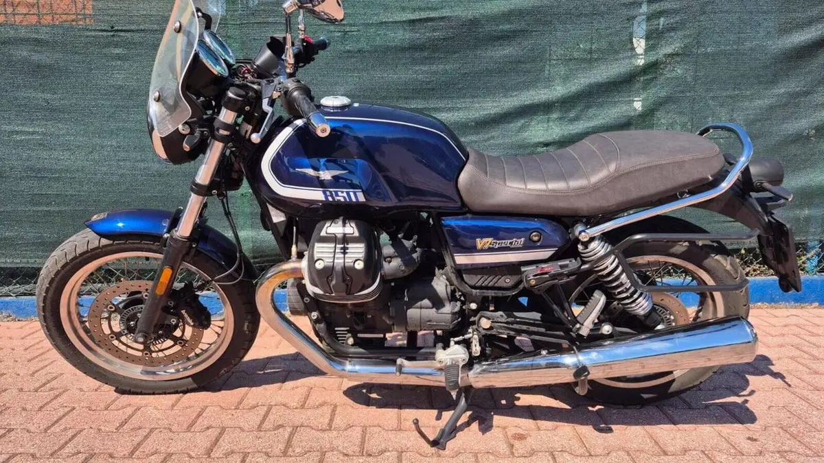 Moto Guzzi V7 Special (2021 - 24)  (3)